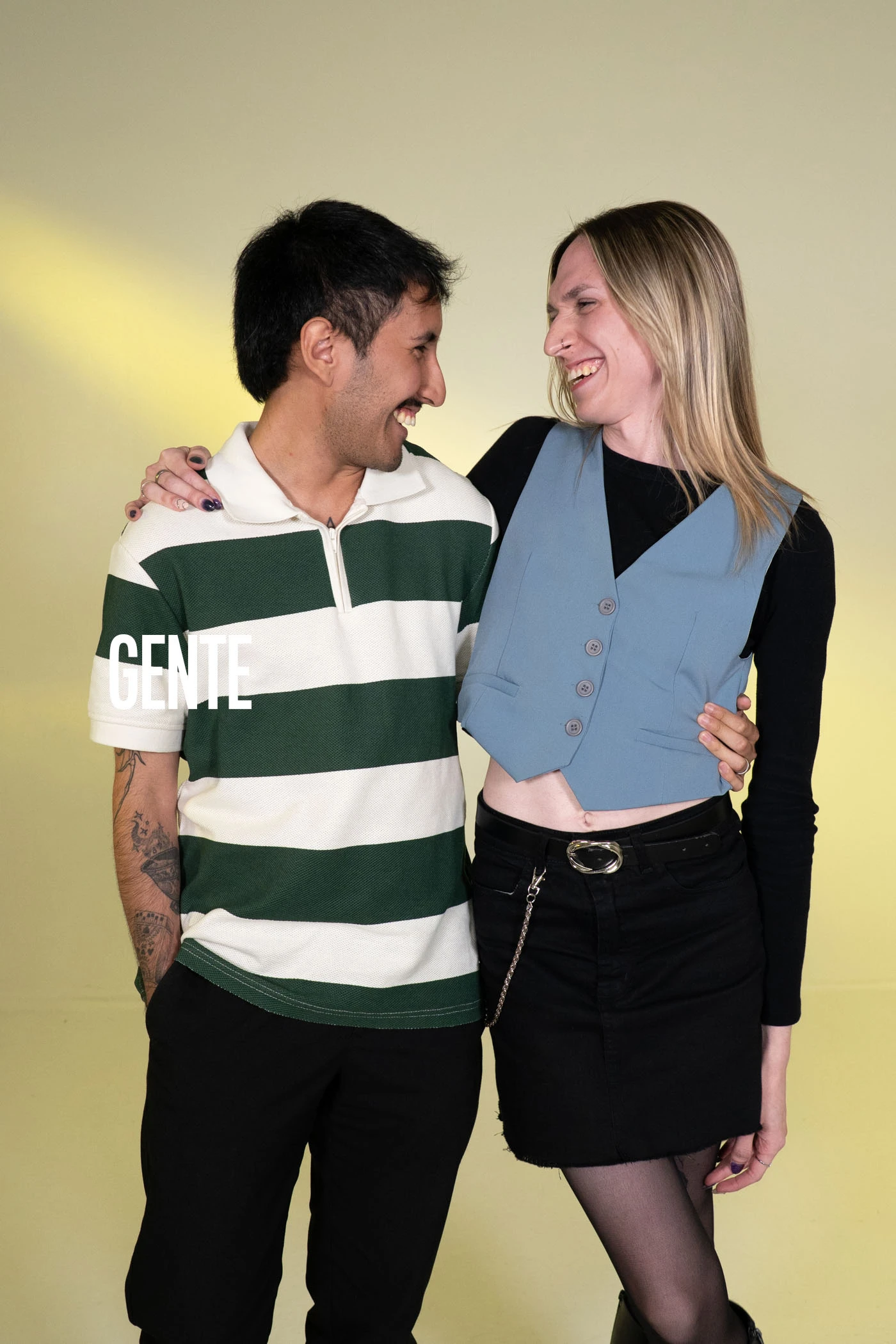 “Las agresiones a la comunicad tienen que ver con este cambio de paradigma de estas nuevas derechas que aparecen. Un retroceso con todo lo que significa el progresismo en general, pero creo que es una cuestión que es histórica de buscar a quién culpar. Alguien tiene que tener la culpa de las cosas malas que pasan en el mundo, de las injusticias, de las inseguridades, de los problemas económicos, y sociales. Y bueno, nos pusieron a nosotres”.