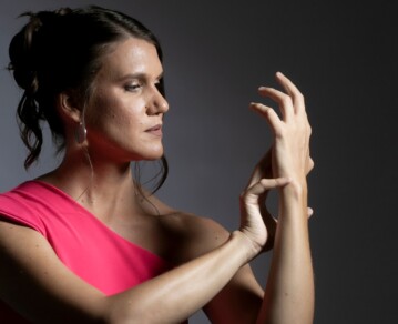 La historia de Mariana Pretto: es pianista, pero una enfermedad la llevó a reinventar su carrera y aprendió a tocar con una sola mano