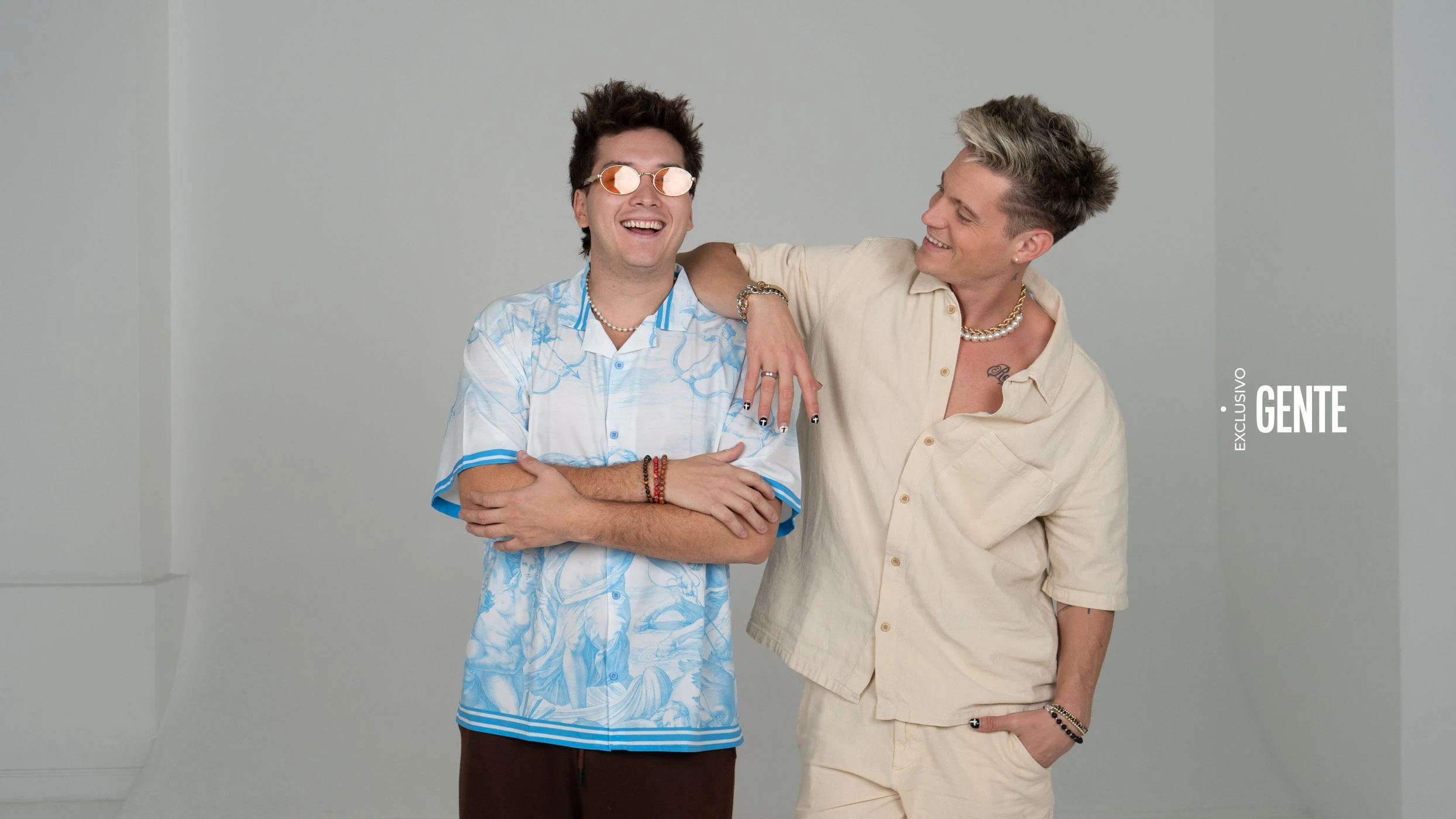 “La nueva canción la podemos definir musicalmente como una cumbia romántica con toques caribeños”.