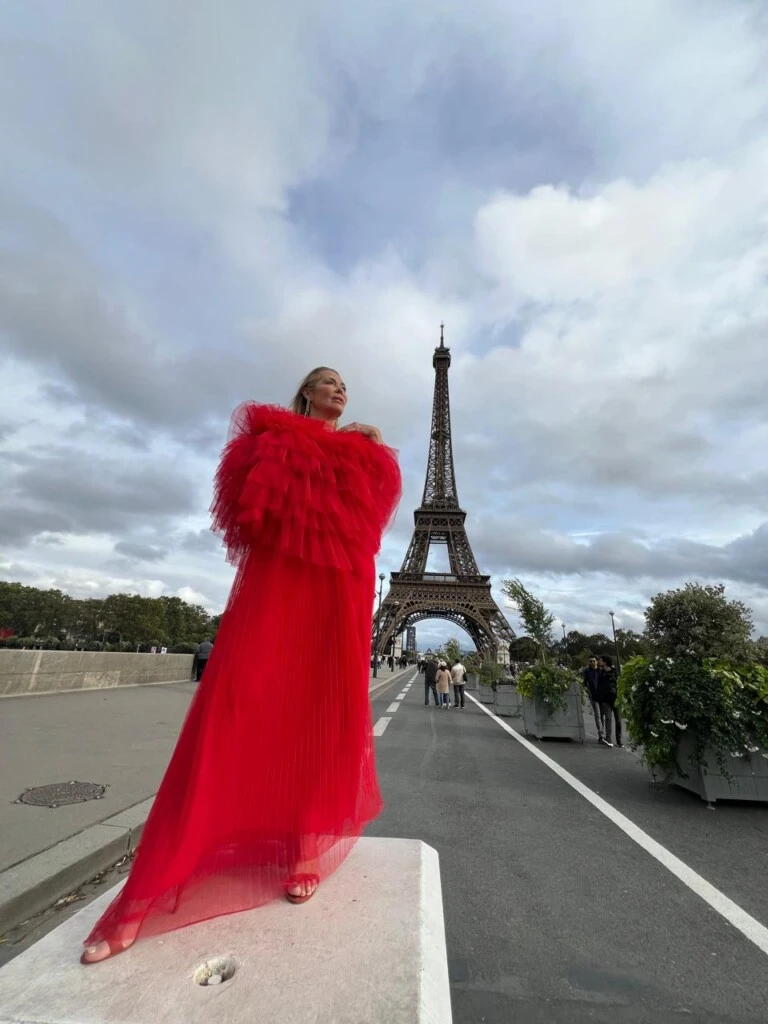 Hoy, en la tendencia del consumidor, surge ‘la compra inteligente’, focalizándose en la calidad y la atemporalidad, el nuevo lujo esta presente en lo vintage, lo circular, lo que se cuida y perdura. Quien abrace esta mirada consciente, estará marcando la agenda del estilo contemporáneo