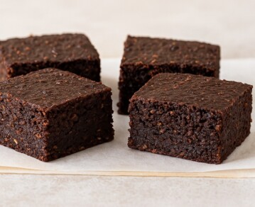 Cómo hacer un brownie sin harina en sólo 4 pasos: la receta con avena que es furor y se hace en pocos minutos