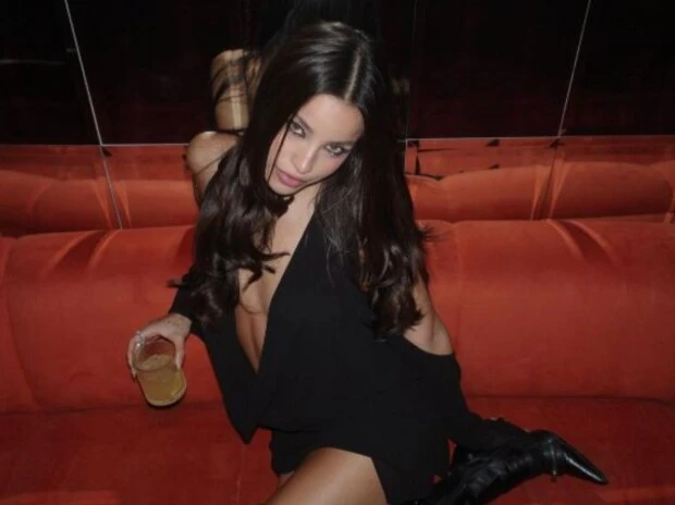 festejo íntimo Emilia Mernes-revista Gente