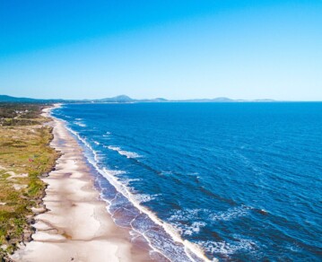 La playa serena de Uruguay que combina bosque, arena dorada y tranquilidad total