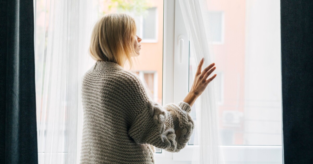 Errores comunes al ventilar la casa en otoño que pueden generar más humedad sin que lo notes