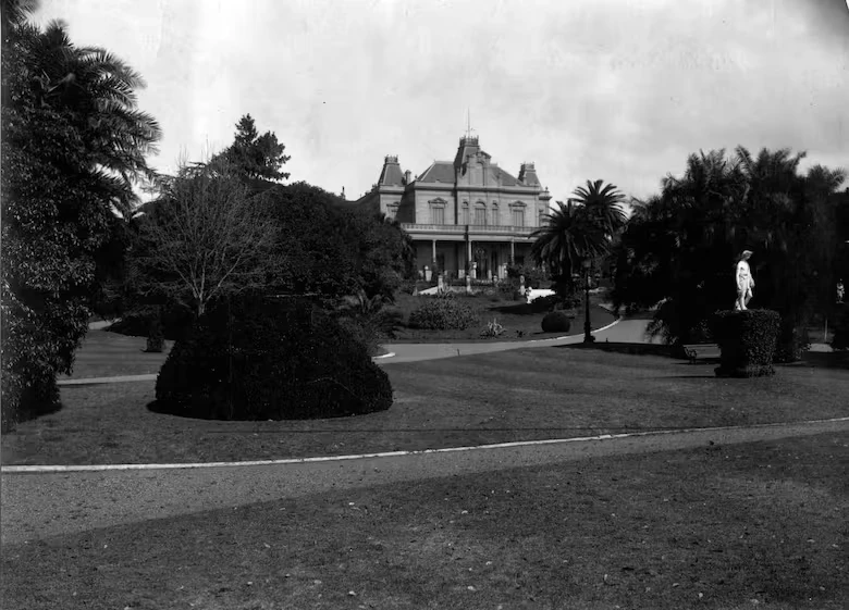 La quinta tenía imponentes jardines. 