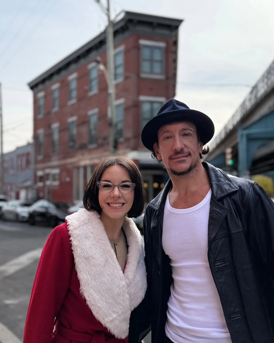 Vázquez junto a Dai Fernandez, su novia y coprotagonista de la obra. 