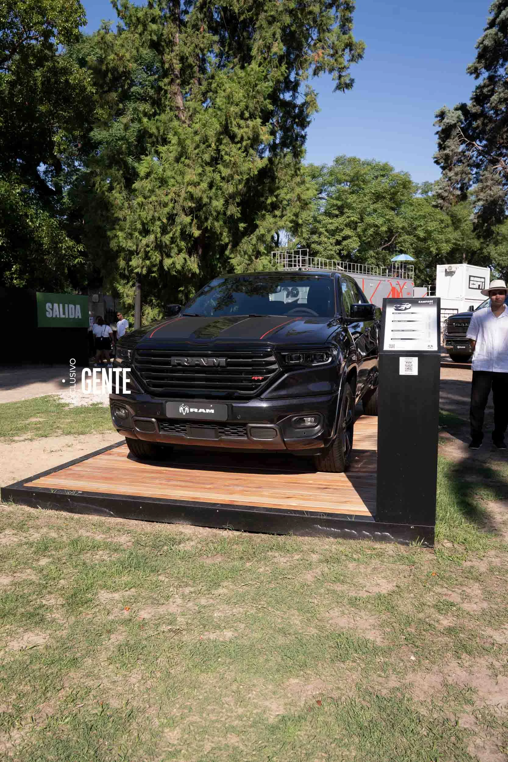 En su stand dentro del Campo Argentino de Polo, RAM exhibe toda su familia de vehículos.