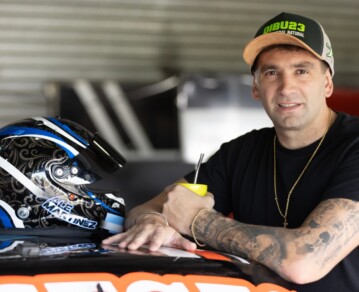 A punto de definirse la categoría de TC en la compite, Ale Martínez, el hermano piloto del Dibu, nos muestra "aquellos tatuajes que recorren los grandes momentos de mi vida y la de mi familia”