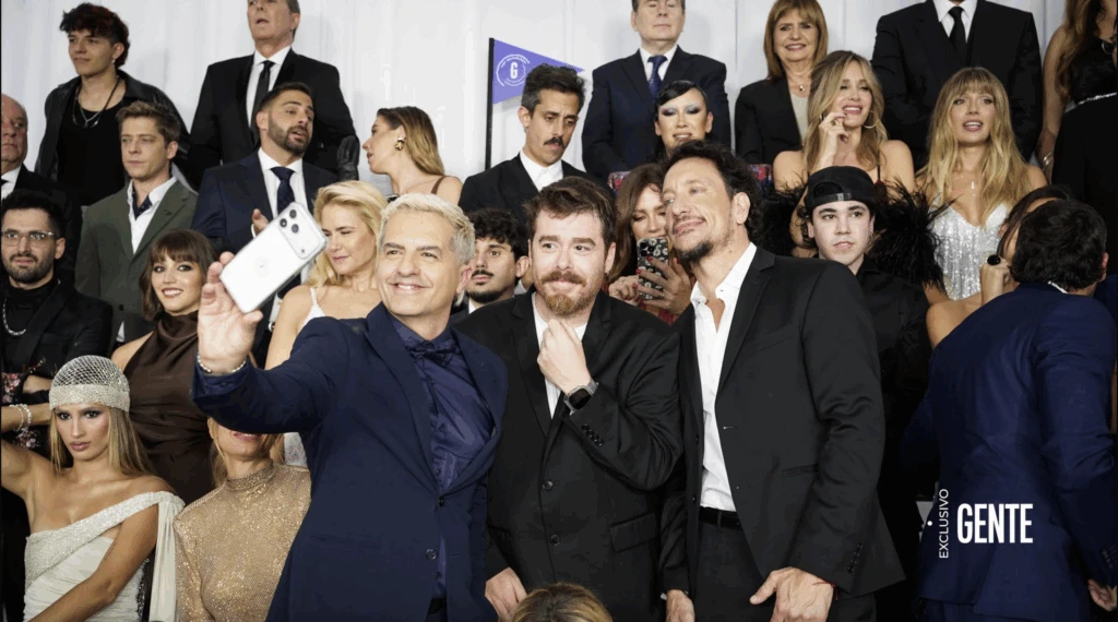 Nico Vázquez en el back de la tapa de Personajes del Año.