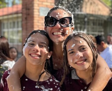 Cinthia Fernández compartió una feliz noticia sobre sus hijas mellizas: “Quisiera decirles paren de crecer”