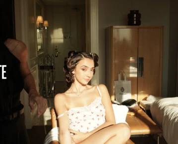 Juli Castro junto a Skinly by