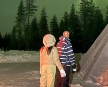 Las fotos del espectacular viaje de María Becerra con J Rei a Finlandia: campamento, muy bajas temperaturas y auroras boreales