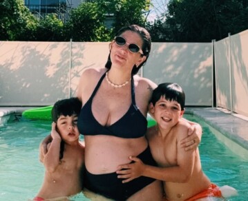Juana Repetto mostró cómo quedó la pileta de su casa: la emoción junto a sus hijos Toro y Belisario