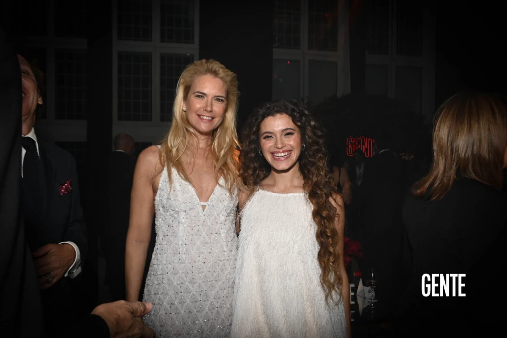 Valeria Mazza y Mora Bianchi.