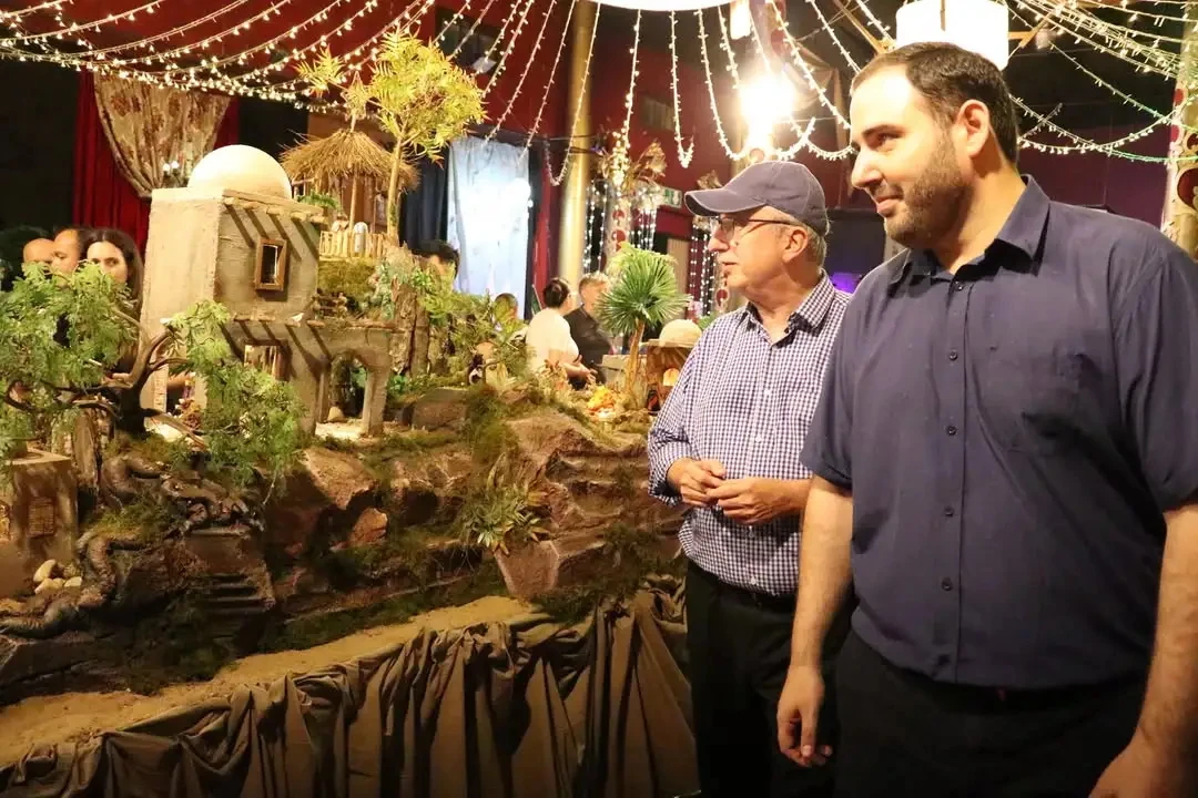 El gobernador de Misiones, Hugo Passalacqua, junto al intendente de Leandro N. Alem, Matías Sebely.