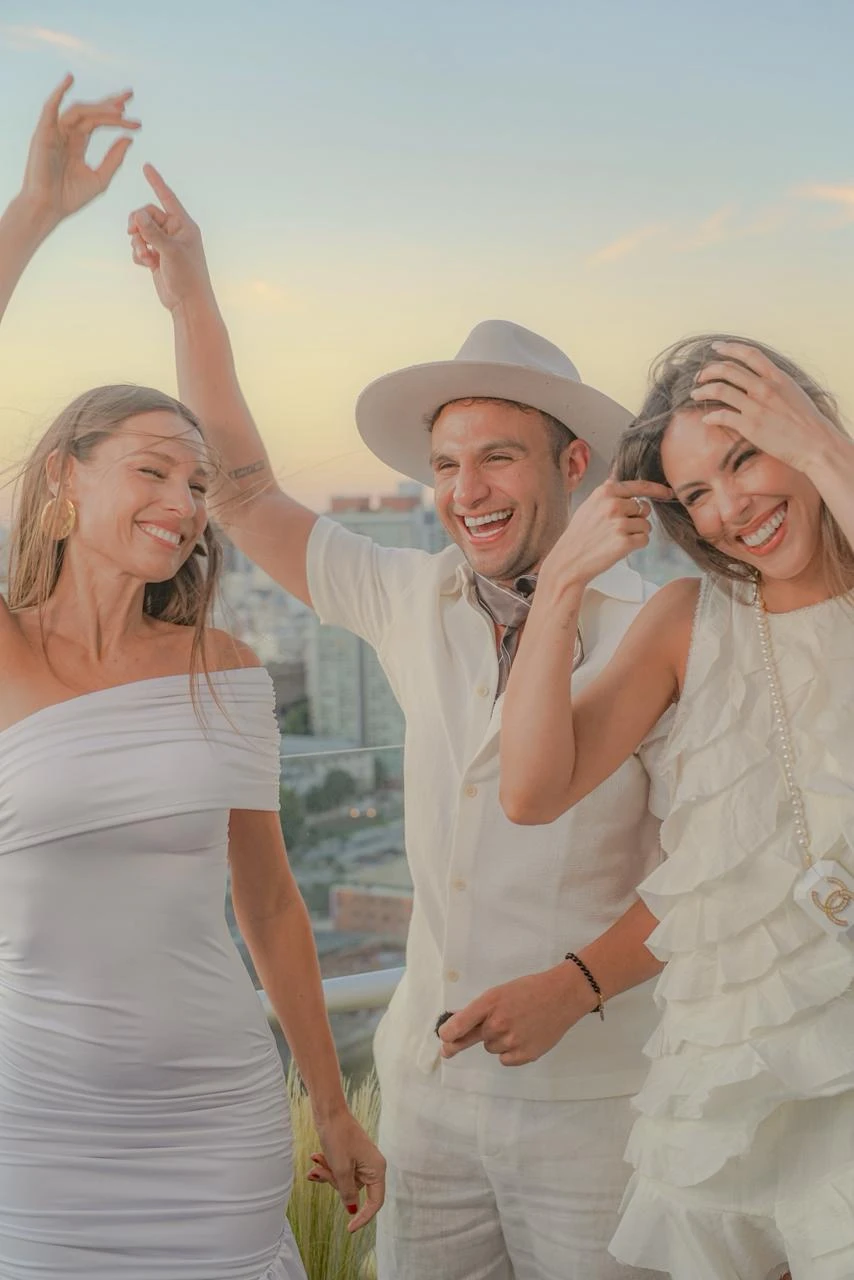 Pampita junto a Leo Saleh y Barby Franco.