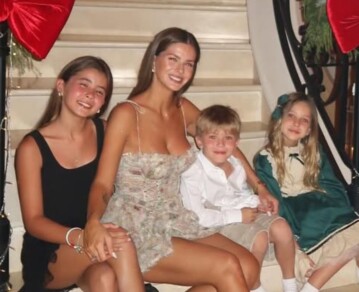 Cuánto cuesta y cómo está confeccionado el  vestido "menta floral" que usó la China Suárez para Navidad: las fotos y los detalles