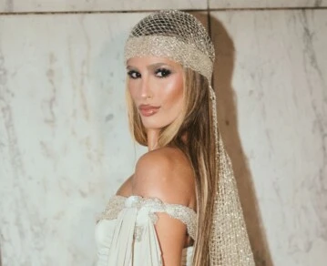 El look de Juli Poggio en la black carpet de la gala de Personajes el Año de Revista GENTE.