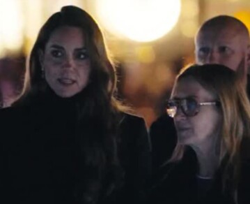 Rodeada por 30 mil rosas blancas, así fue la visita más emotiva y personal de Kate Middleton