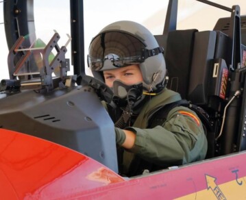 Las impactantes primeras fotos de la princesa Leonor volando sola un avión militar