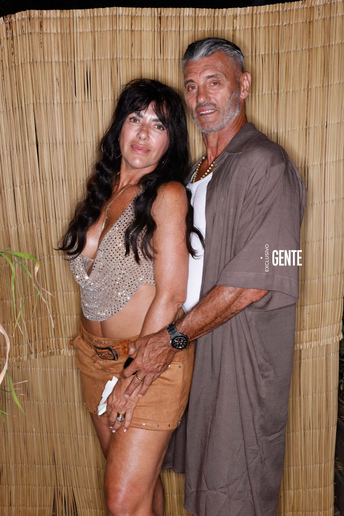 Sergio Goycochea posa para GENTE junto a su esposa, Ana Laura Merlo. 