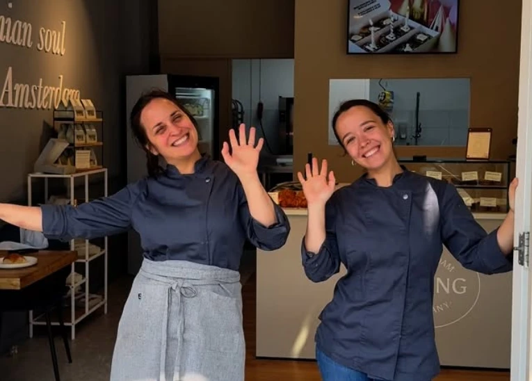Dos argentinas conquistaron &Aacute;msterdam con alfajores y recibieron una visita inesperada de la Reina M&aacute;xima