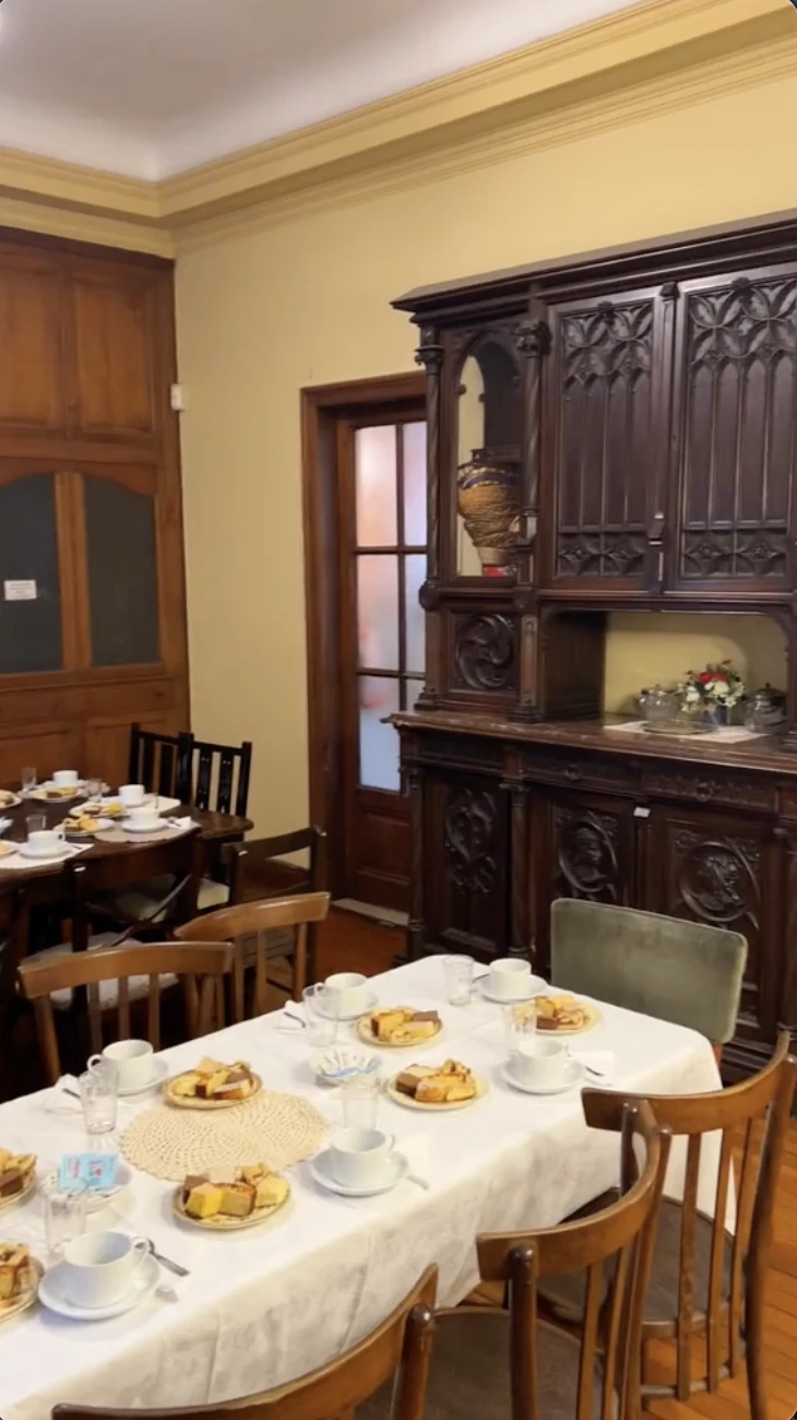 Las visitas guiadas se llevan a cabo todos los sábados, a las 15. El recorrido dura 3 horas e incluye merienda. Consultas y reservas: W: (11) 5499 5541. IG: @visitandosantarosa