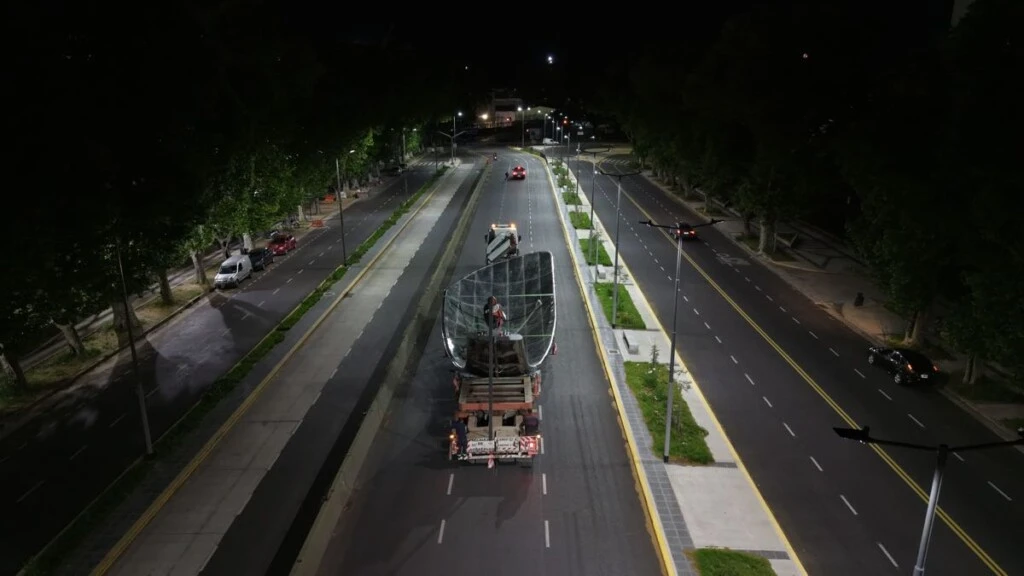 Floralis Genérica y el arquitecto Eduardo Catalano 1.jpg