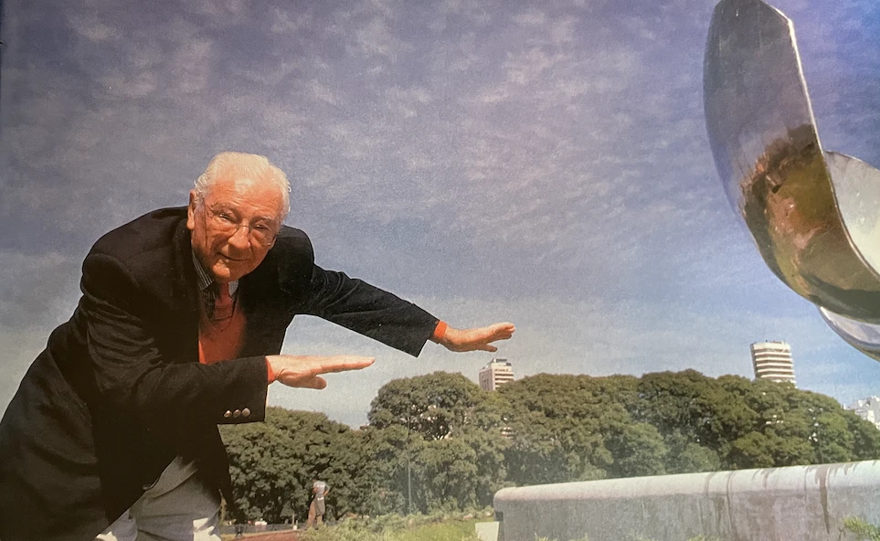Floralis Genérica y el arquitecto Eduardo Catalano 1.jpg