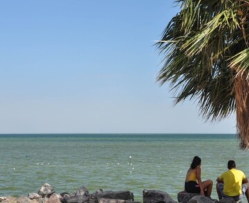 Le dicen el "Caribe Cordobés", tiene atardeceres soñados y es un destino clave para el verano