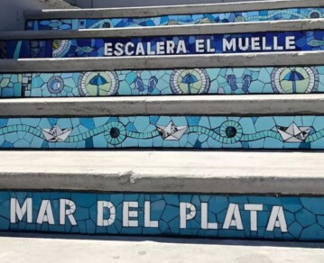 Como en Copacabana pero en Mar del Plata: así es la nueva escalera de mosaicos que sorprende a los turistas