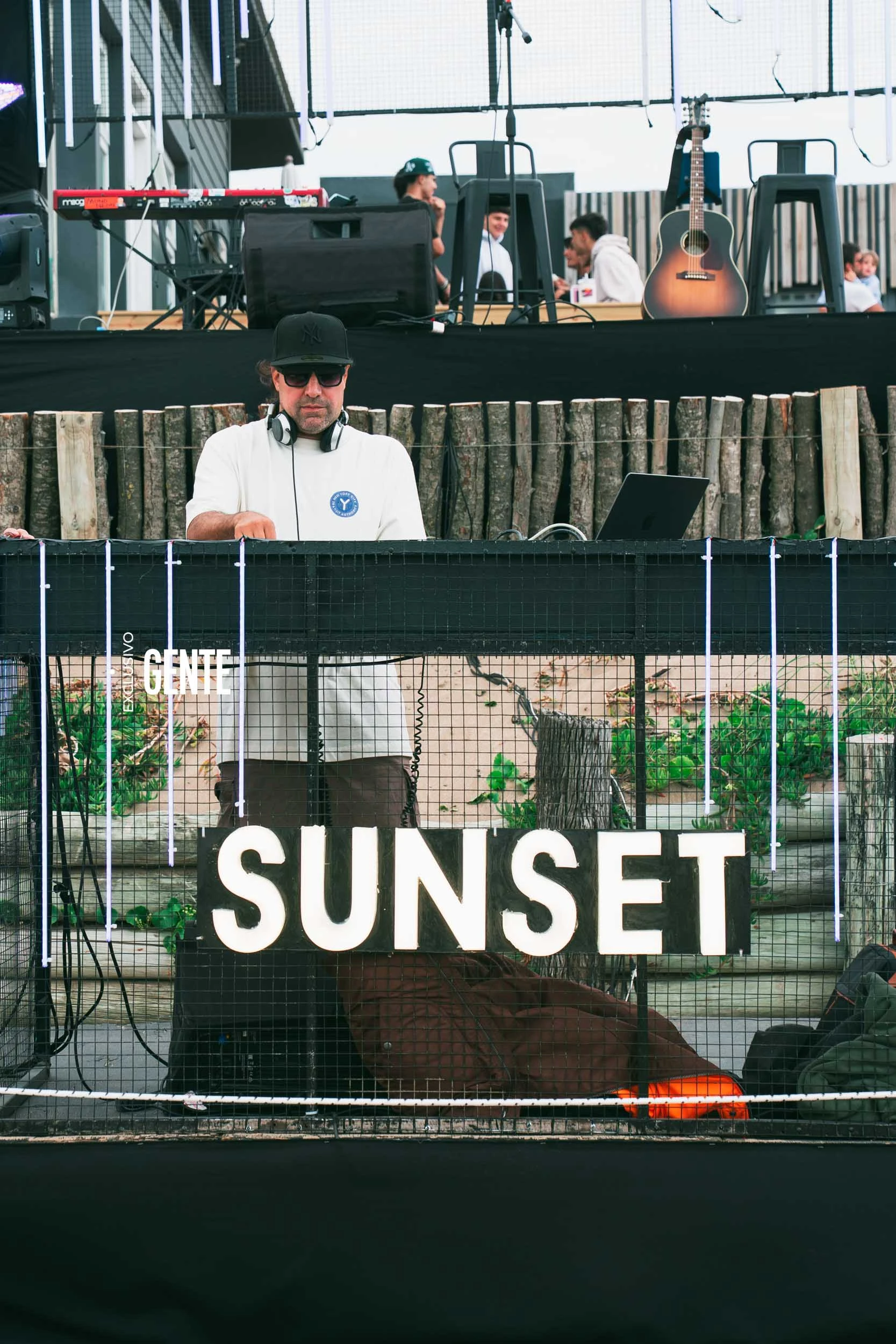 El sunset finalizó con un DJ set que puso a todo el público a bailar.