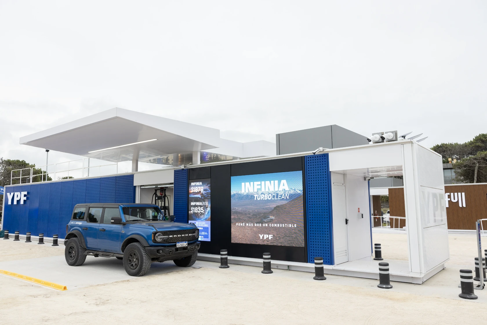La estación de cercanía móvil tiene capacidad para abastecer a dos vehículos en simultáneo.