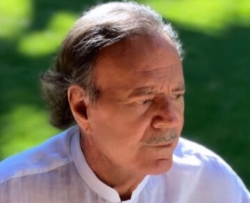 Julio Iglesias filtró reveladores chats que mantuvo con las exempleadas que lo denunciaron por abuso sexual