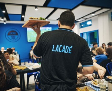 Cómo es Lacadé, el bodegón de Racing que abrió el 8 de enero y ya no tiene disponibilidad hasta abril