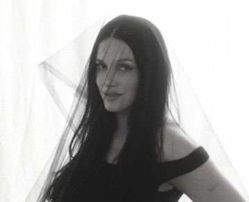 En fotos: las claves del look gótico de Oriana Sabatini para presumir su panza en las últimas semanas de embarazo