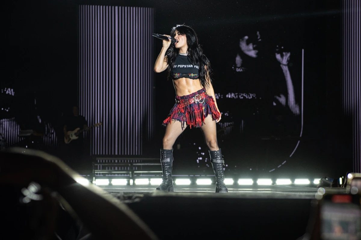 Lali-look primer show del año