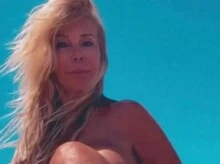 A los 73 años, Graciela Alfano revolucionó las redes desde una playa nudista