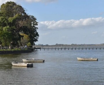 El pueblo a 2 horas de CABA: tiene laguna, paracaidismo y estancias rurales