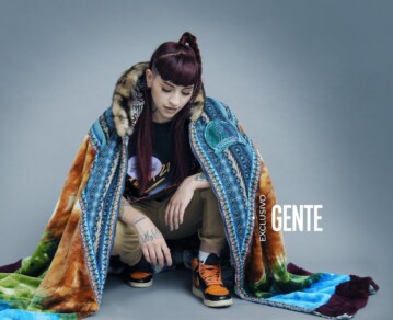 La conmovedora y resiliente historia de Cazzu: de “siempre me sentí colla” y su eterna defensa de la identidad, al “Latinaje” que no deja de conquistar escenarios y corazones