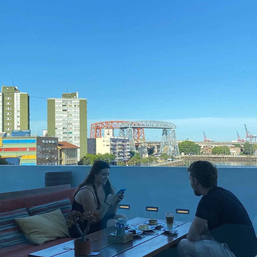 Las vistas panorámicas de La Boca lo convierten en uno de los spots más icónicos del barrio. 