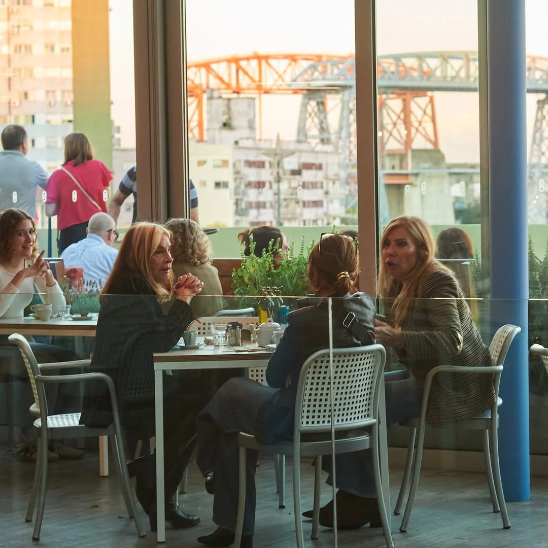 Así es por dentro el Café Proa. 