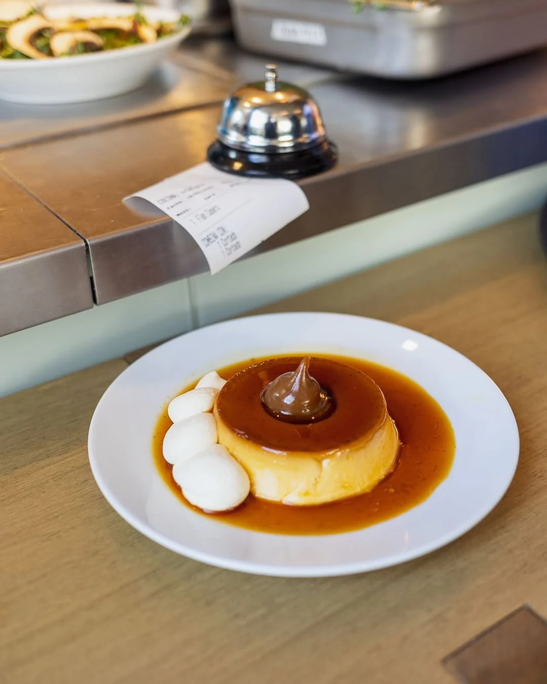 El flan con crema y dulce de leche, un clásico argentino.