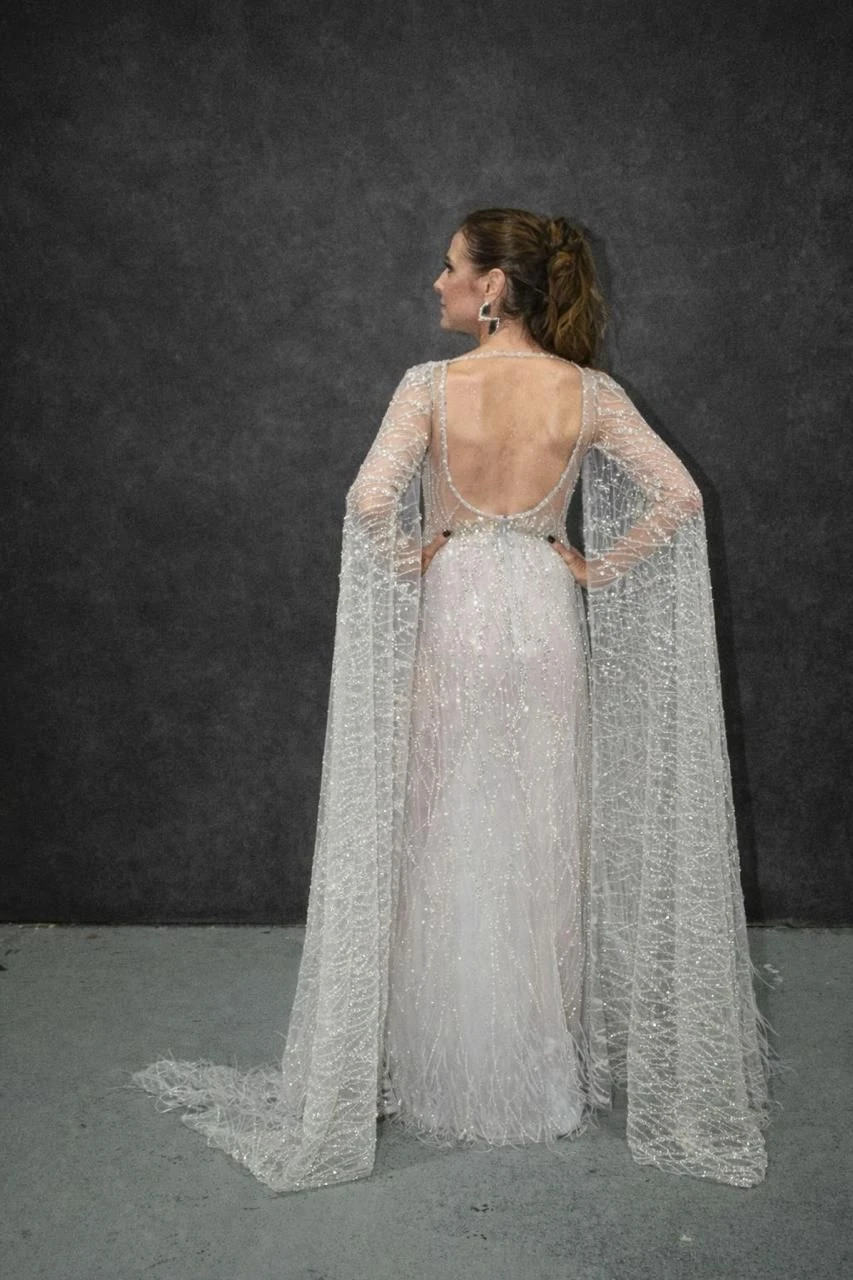 El look se completa con kiyás imperiales en el mismo género. 