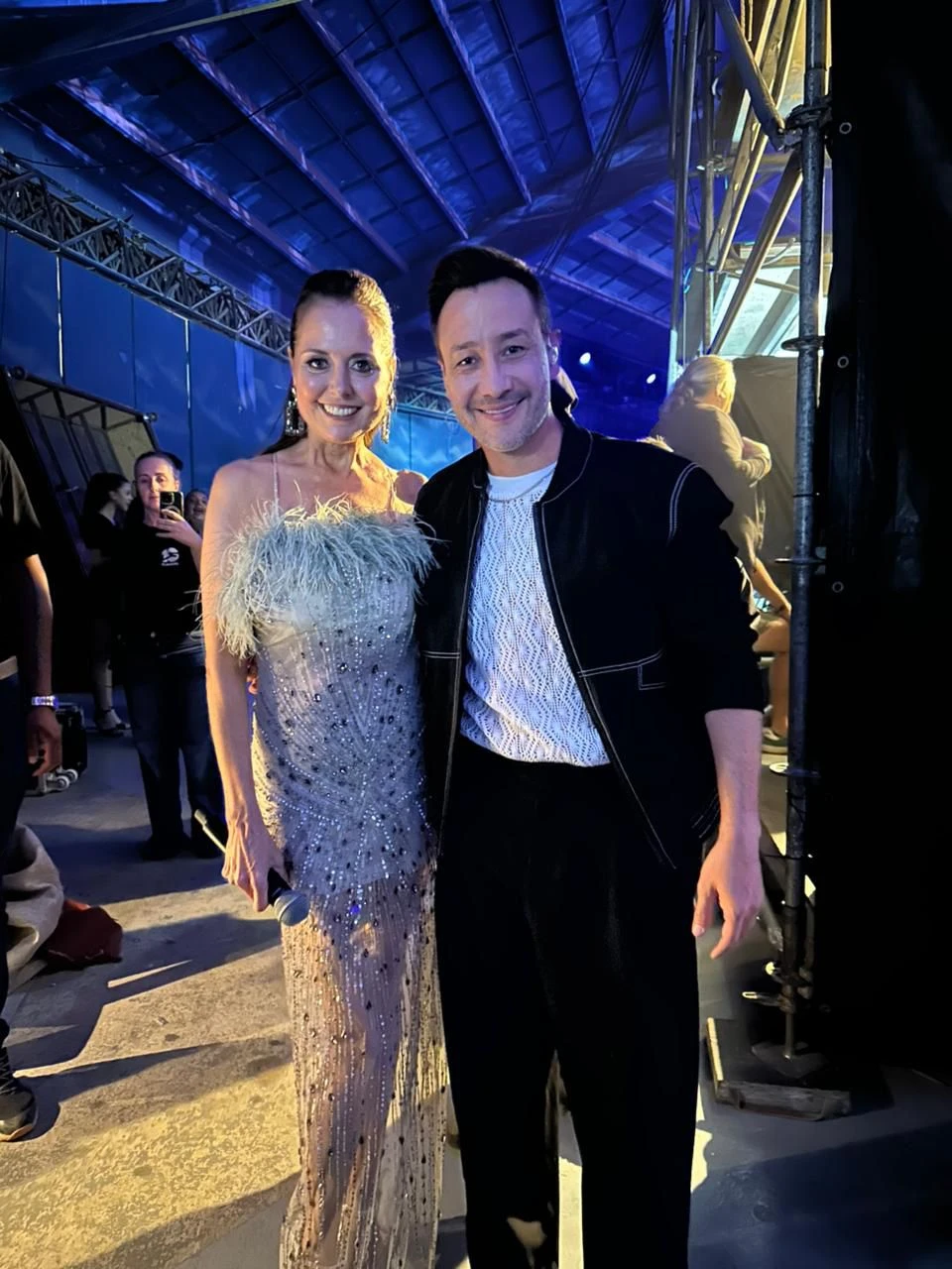 La conductora con Luciano Pereyra. 