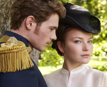 Tiene 12 capítulos, romance y palacios: la serie de época de Netflix que obsesiona a los fans de Bridgerton