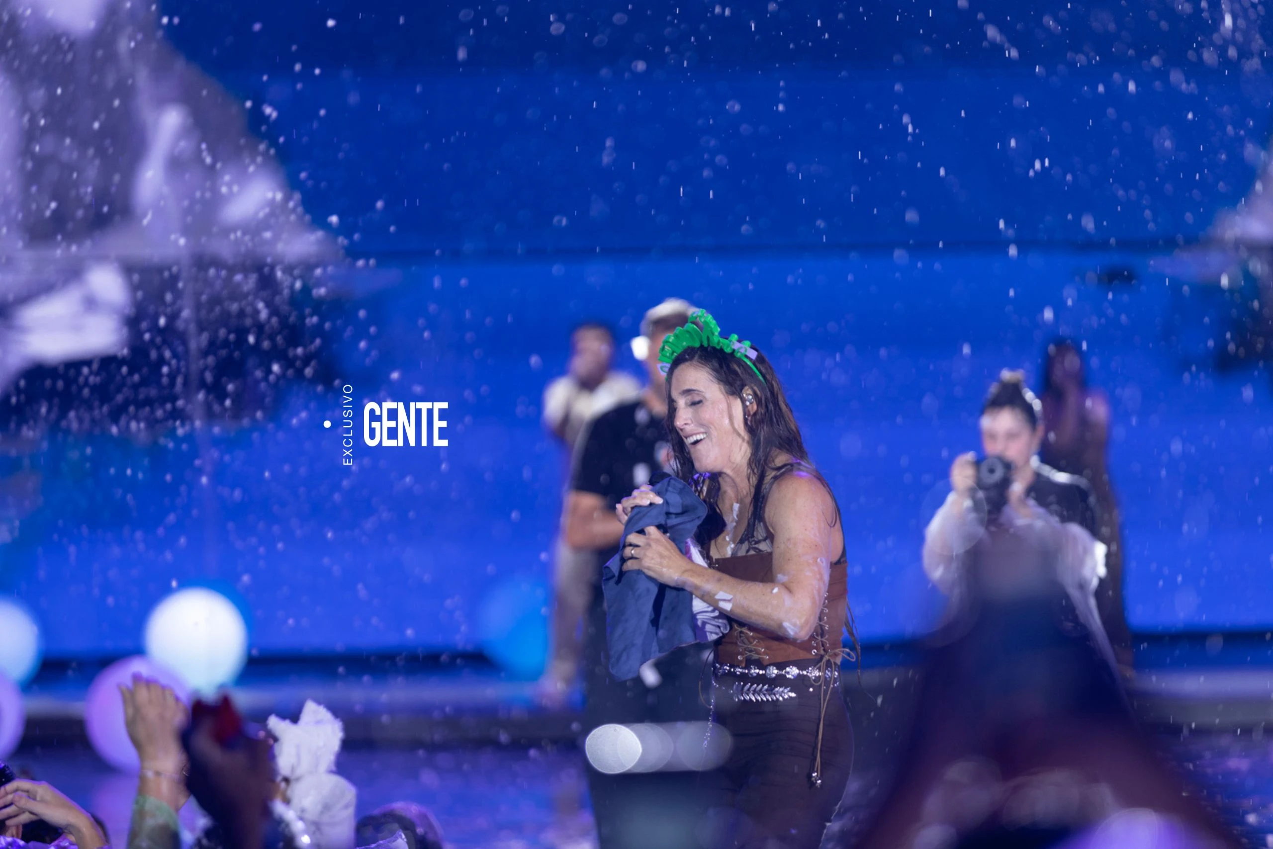 El poncho como bandera. Con la misma energía de siempre, La Sole recorrió tres décadas de carrera frente a un Cosquín colmado y emocionado.