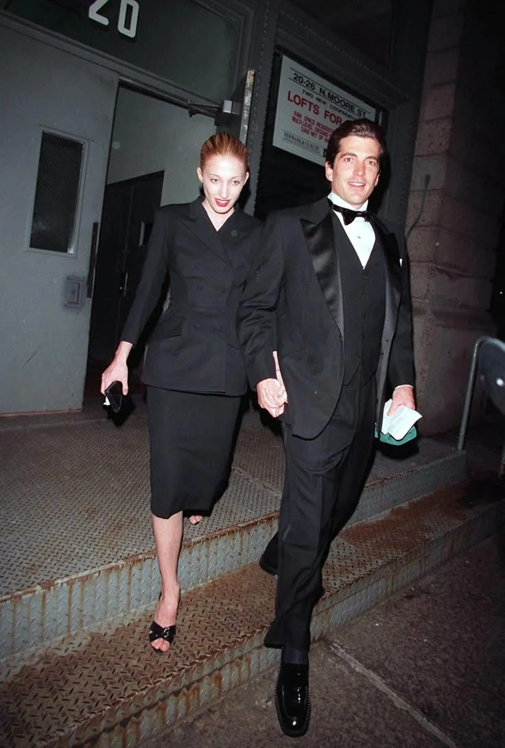 6-carolyn bessette kennedy wearing yohji yamamto suit with manolo blahniks _ May 1999