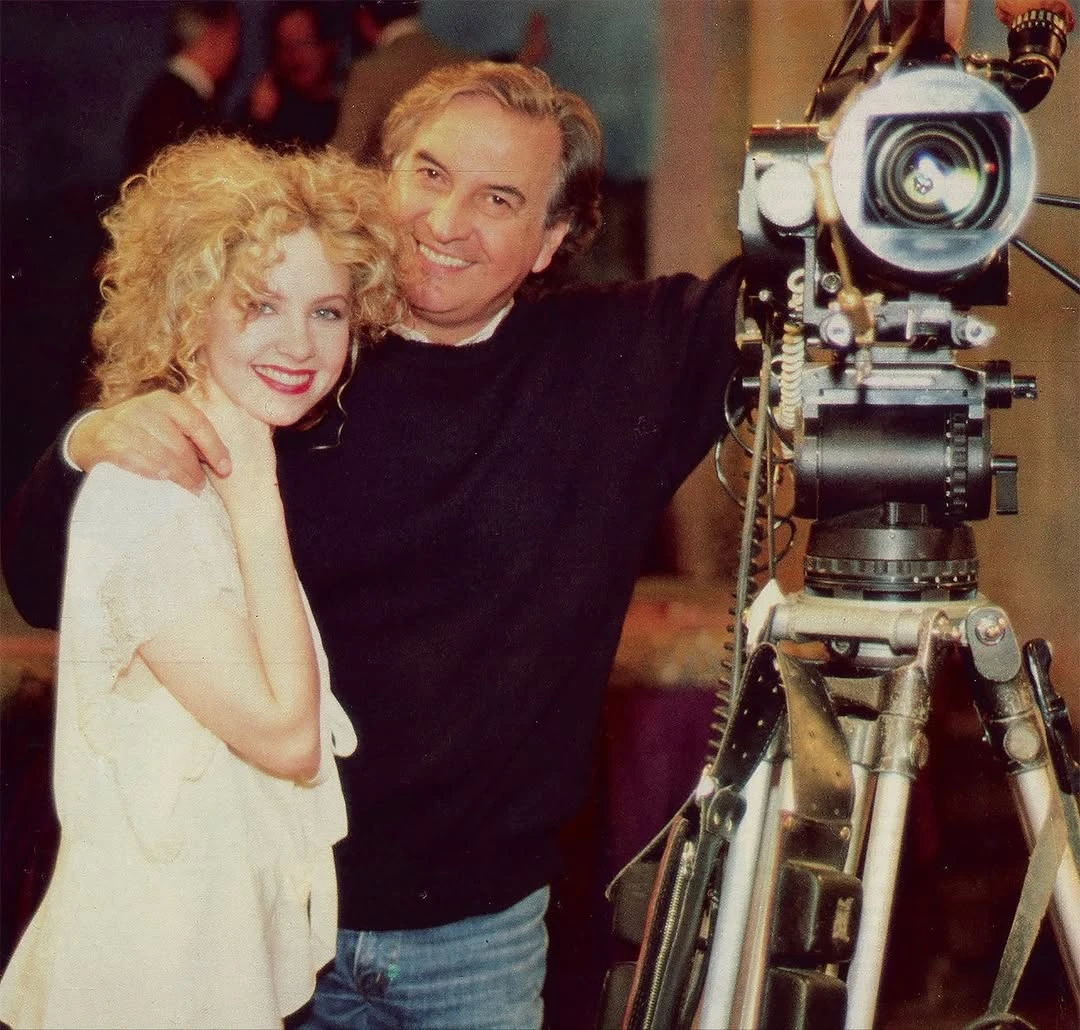 Una joven Andrea del Boca junto a Raúl de la Torre. 