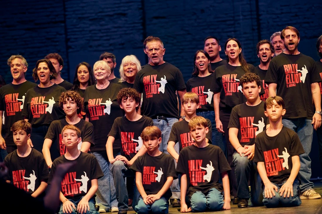 El elenco de adultos tiene los protagónicos de Osvaldo Laport y Graciela Pal. 